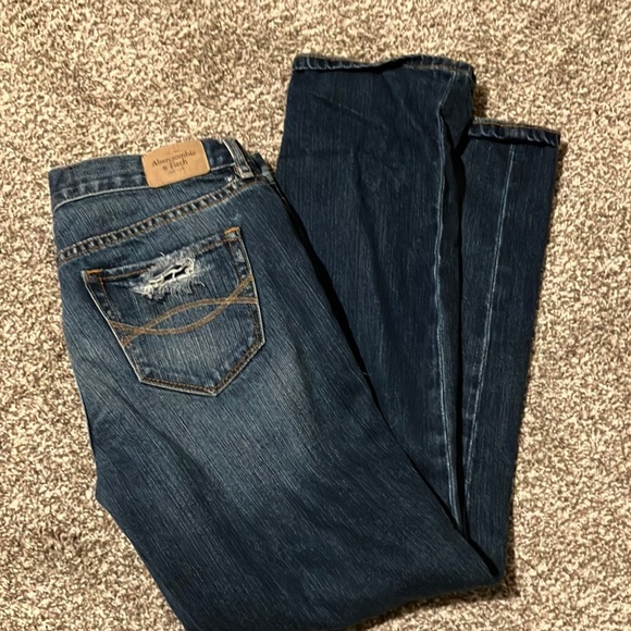 Abercrombie & fitch destroyed denim capris - Picture 1 of 2